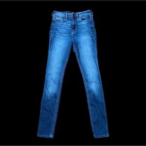 Hollister- Super Skinny Low Rise Women's Jeans. Size 9R